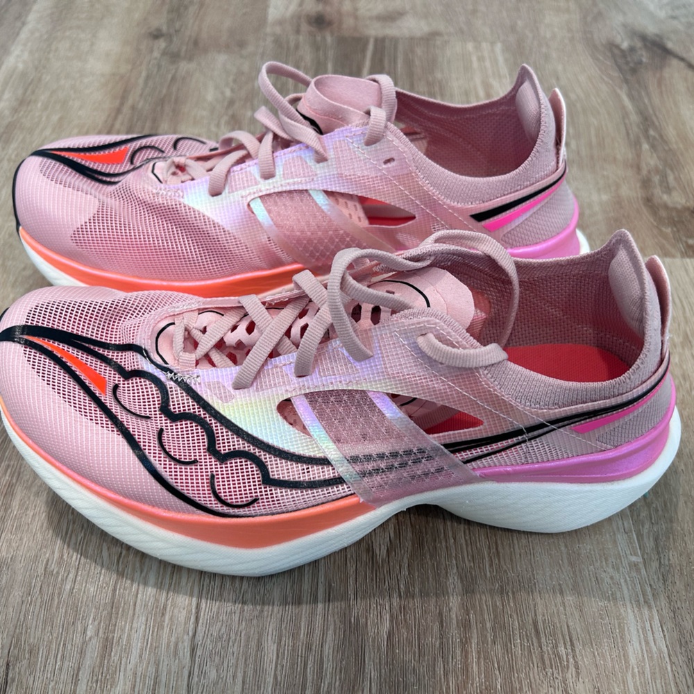 Saucony Endorphin Elite running shoes, women’s size 9.5